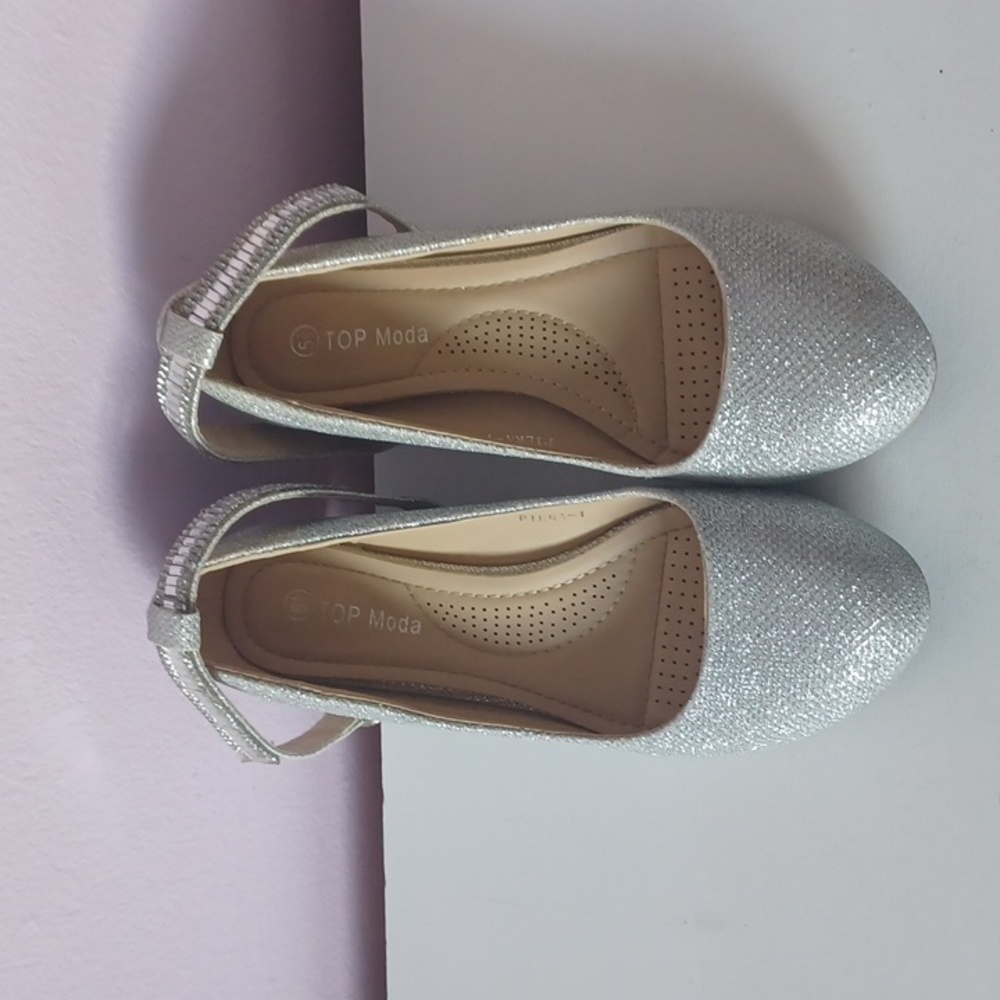 Size 5 1/2 Sparkling Silver Strapped Heels
